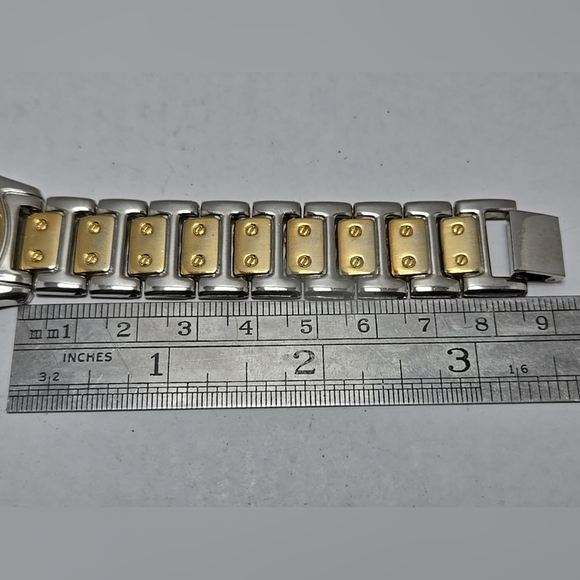 Womens Vintage Renaissance 34mm Watch Gold Silver Tone Watch New Battery Classic - Picture 7 of 9